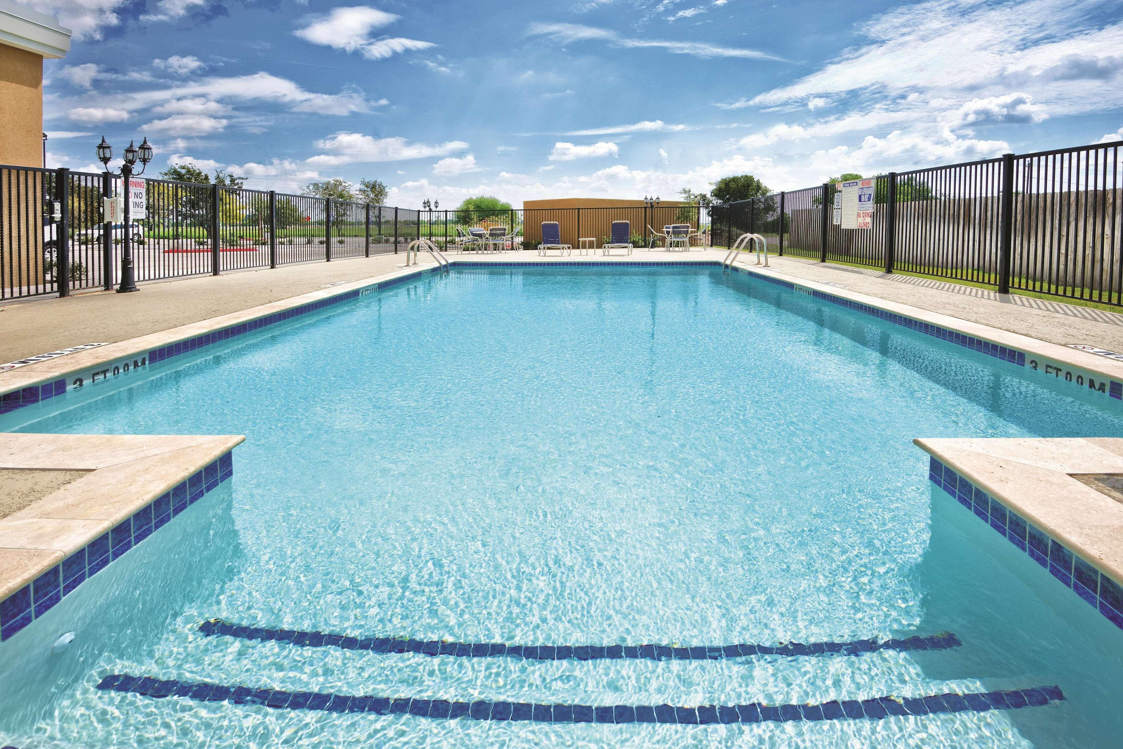 Hotel La Quinta By Wyndham Victoria - South Esterno foto