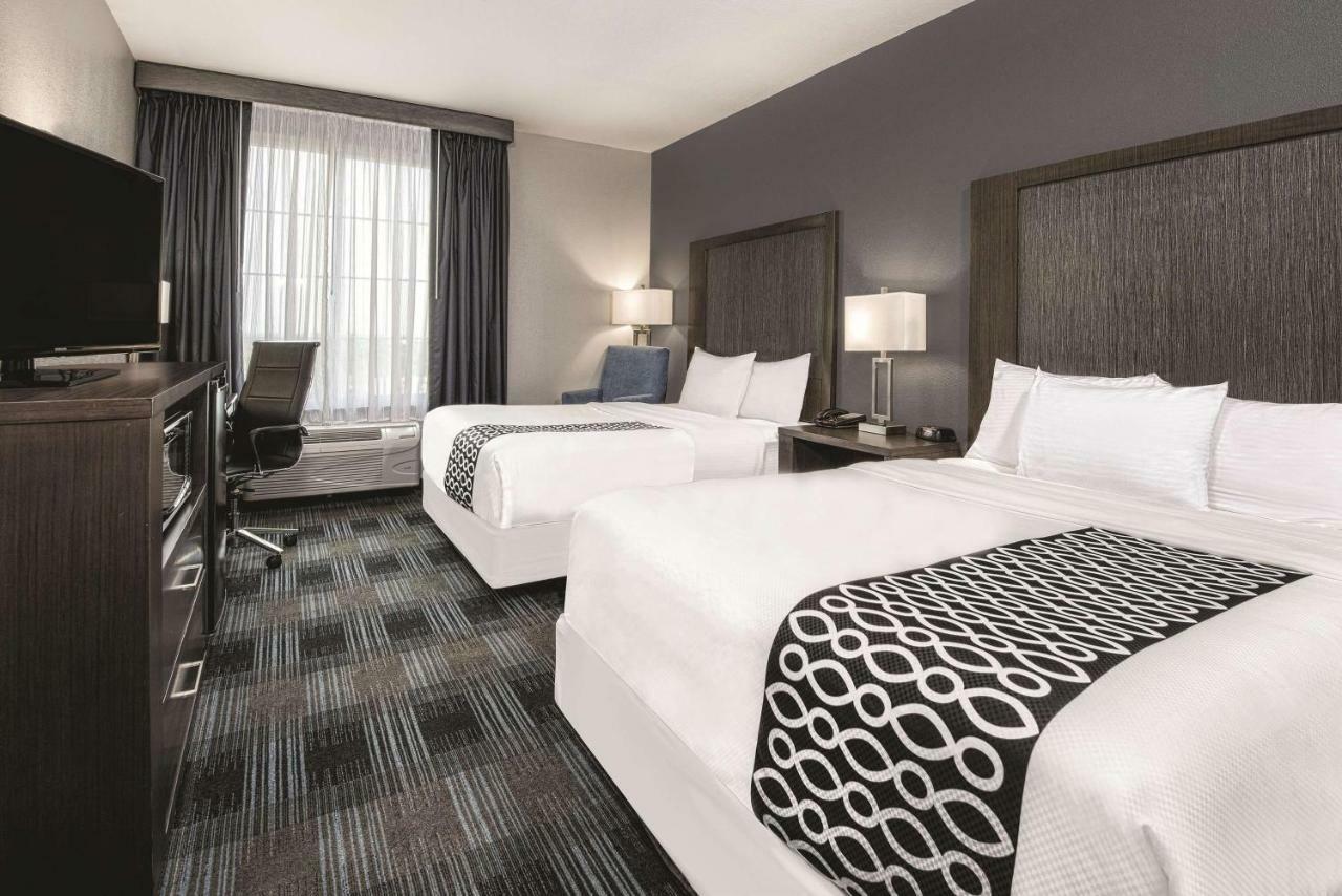 Hotel La Quinta By Wyndham Victoria - South Esterno foto